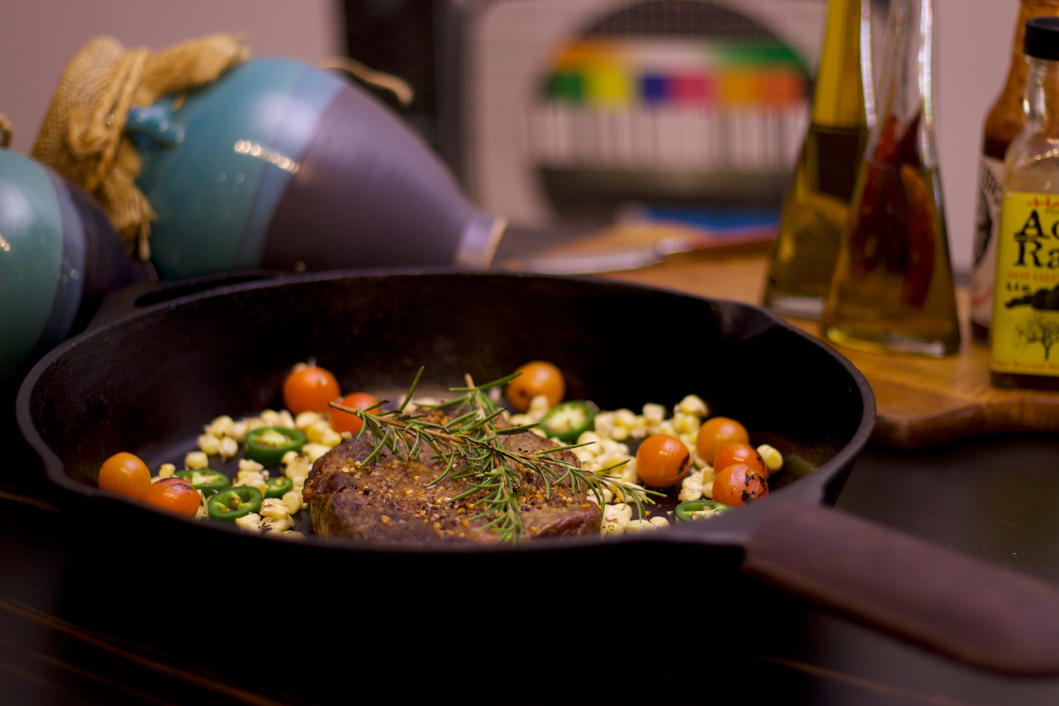 Classic 12" Pre-Seasoned Cast Iron Skillet image 3